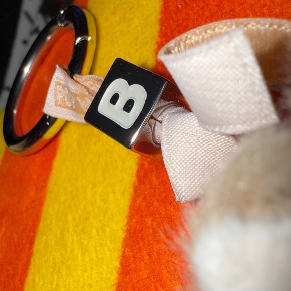 “B”
NEW Labubu The Monsters Pin for Love Series Vinyl Plush Pendant. Letter - Picture 5 of 10